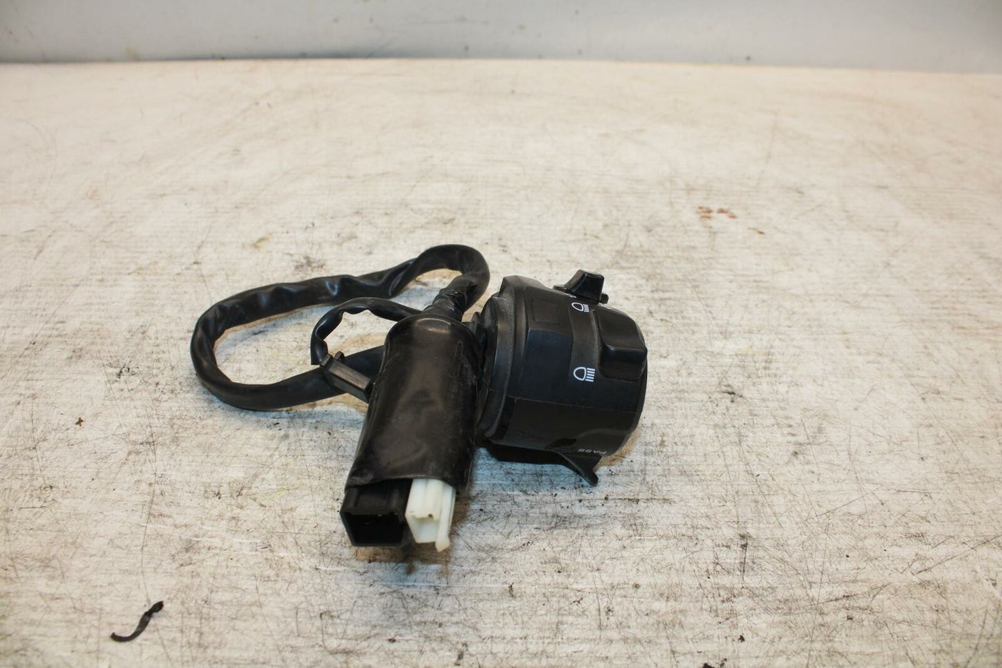 12-13 KAWASAKI EX300 NINJA LEFT CLIP ON HANDLE HORN SIGNALS SWITCH BB373