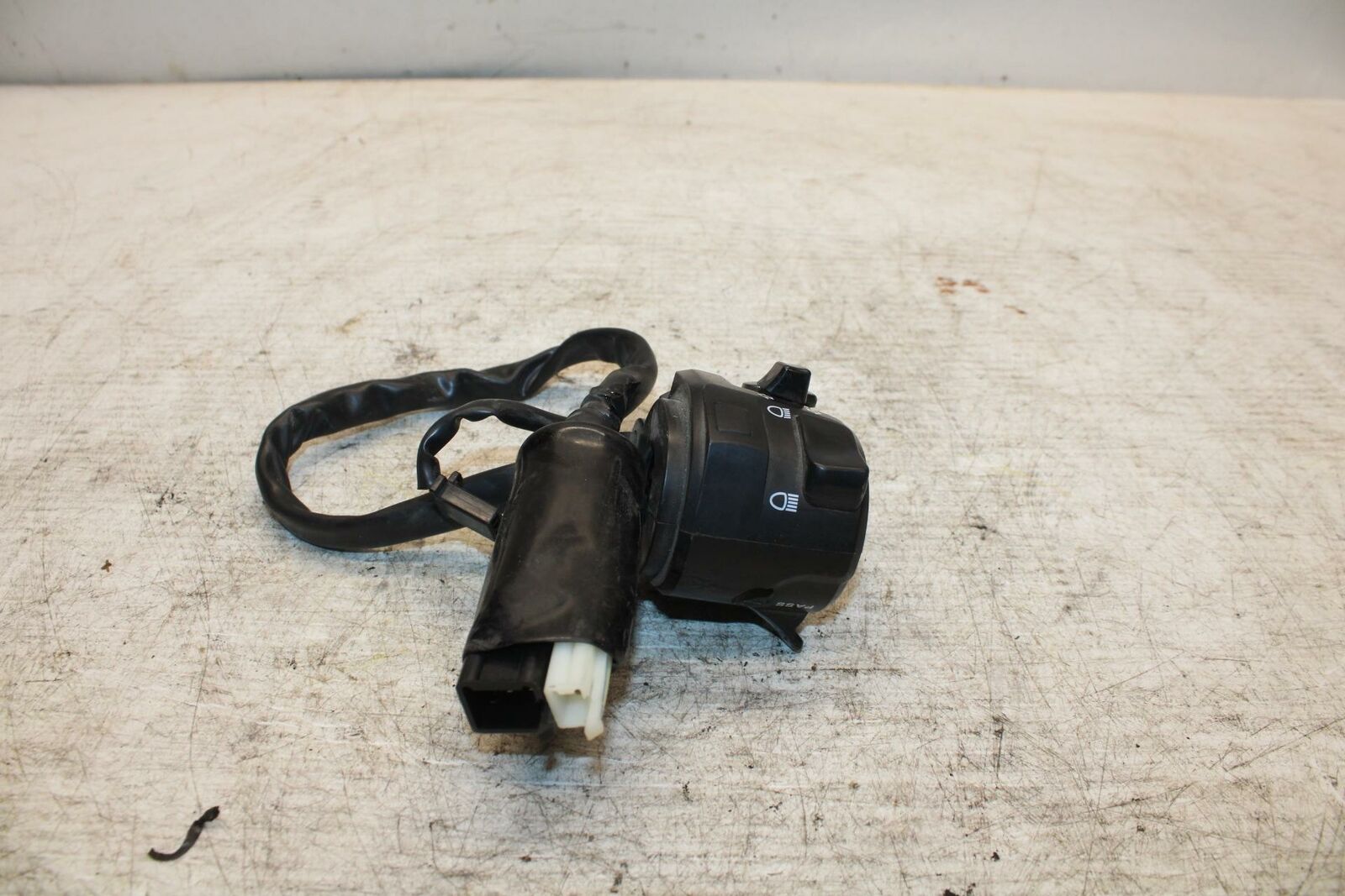 12-13 KAWASAKI EX300 NINJA LEFT CLIP ON HANDLE HORN SIGNALS SWITCH BB373