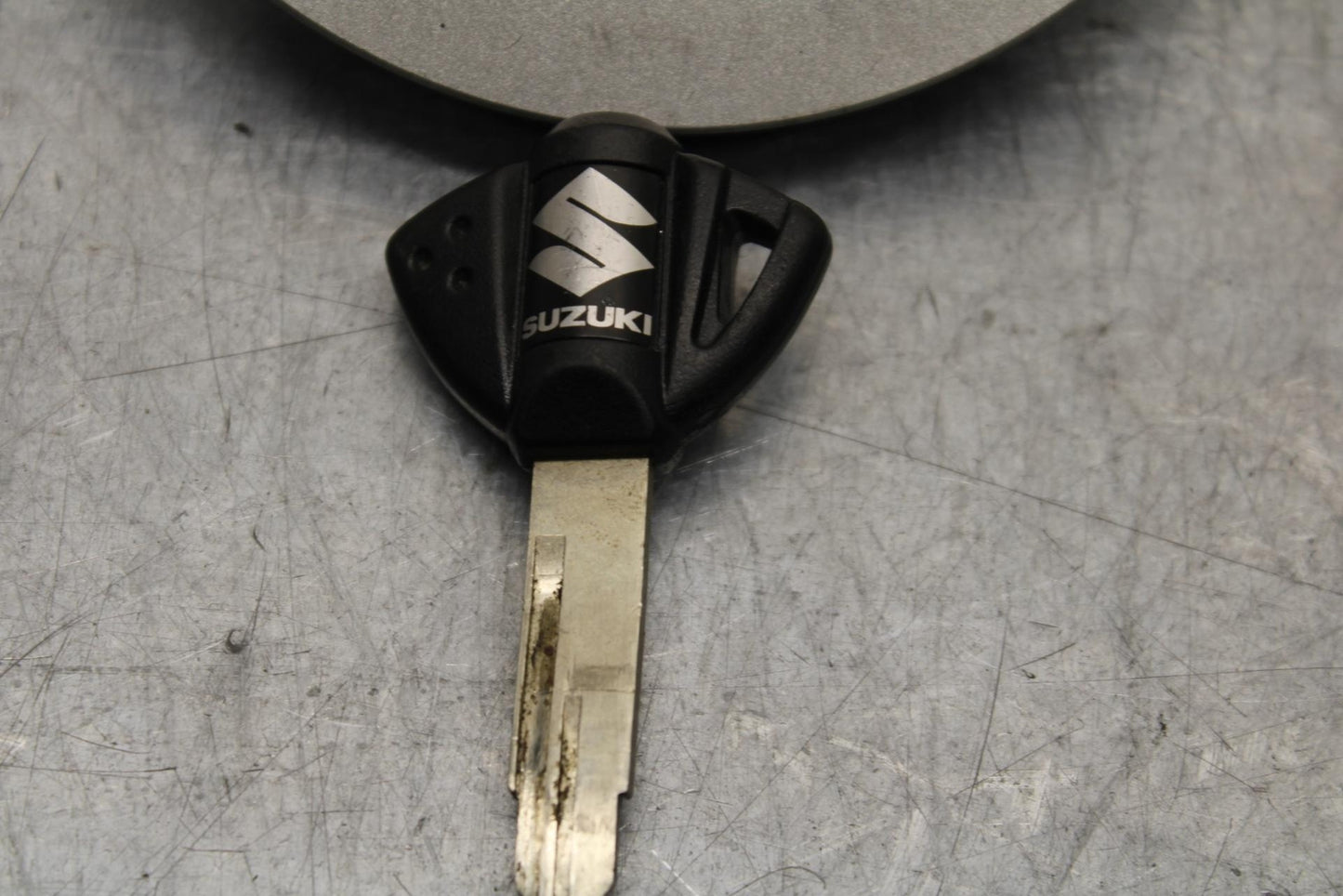 11-22 SUZUKI GSXR600 FUEL TANK GAS CAP WITH KEY BB582