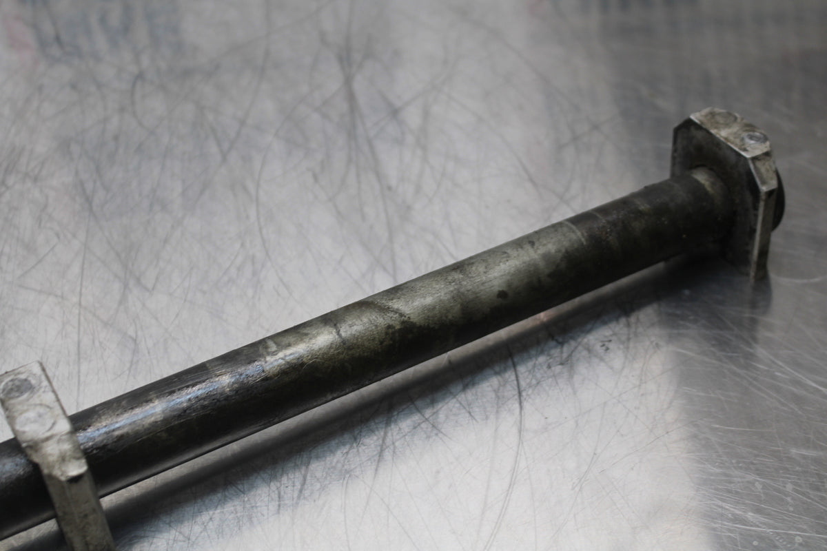 01-03 SUZUKI GSXR600 REAR AXLE BACK WHEEL RIM PIVOT BOLT AXEL BB145