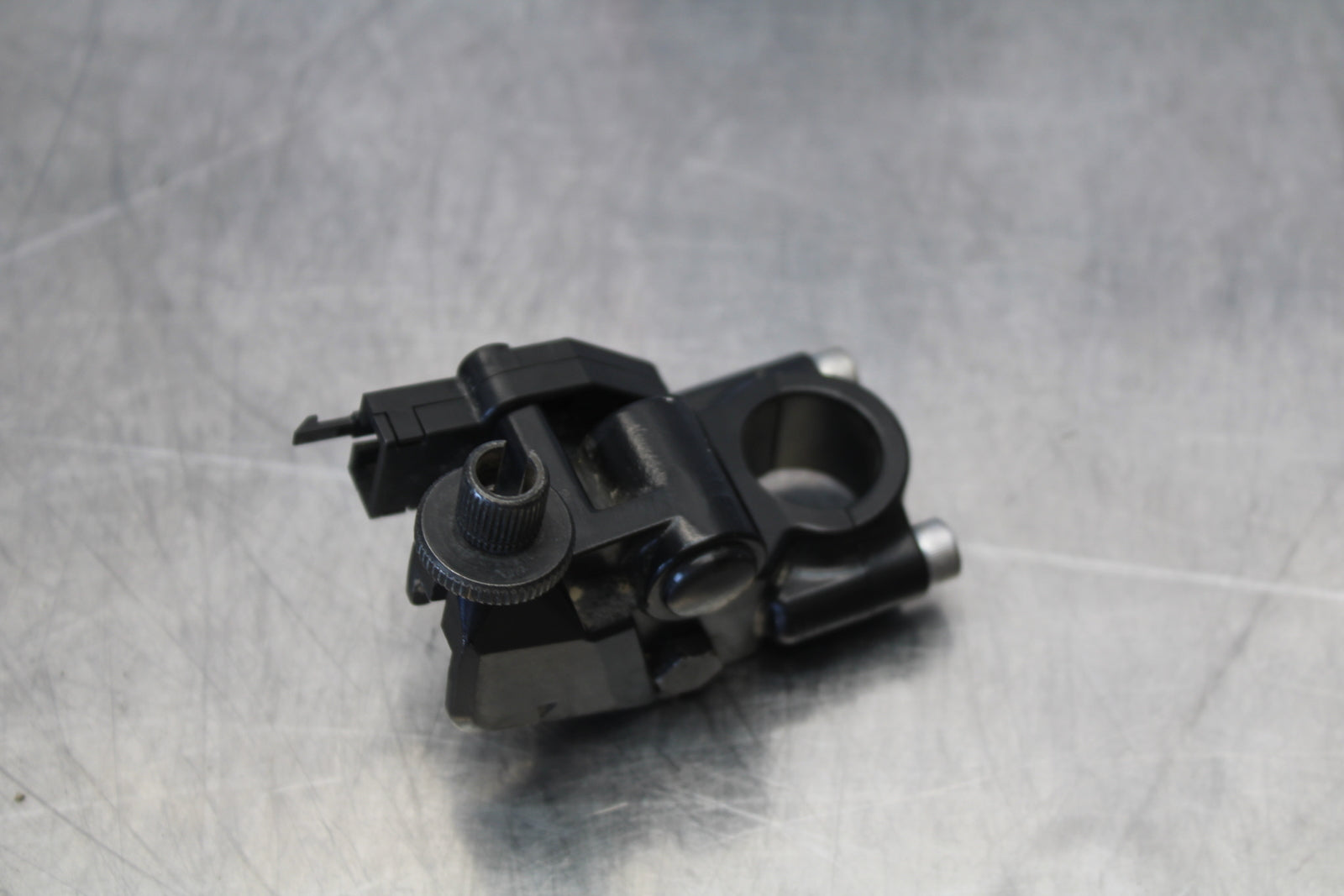 21 KAWASAKI NINJA ZX6R CLUTCH LEVER PERCH MOUNT BRACKET BB647