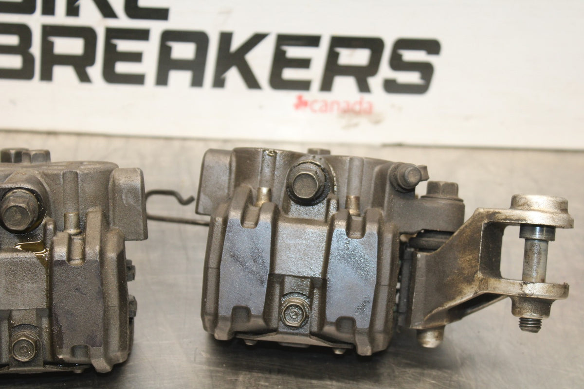 84 HONDA INTERCEPTOR 1000 VF1000F RIGHT LEFT FRONT BRAKE CALIPER SET PAIR BB878