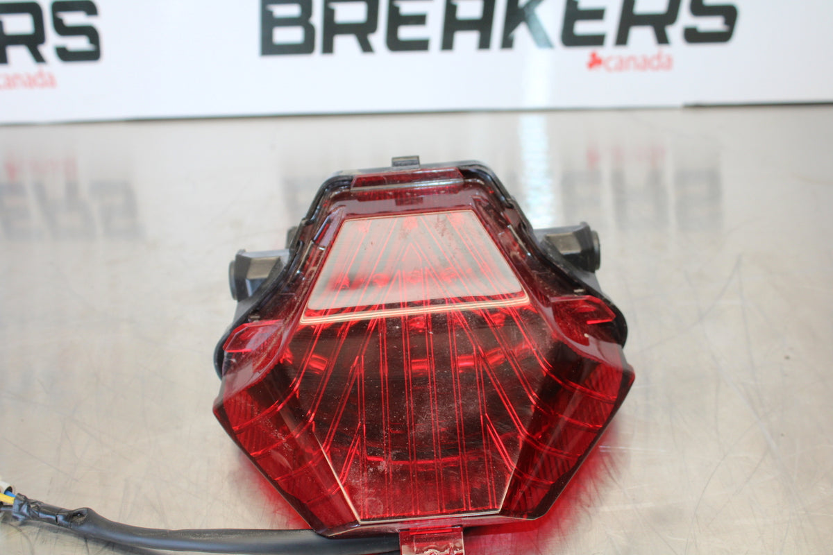 23 YAMAHA YZF R3 REAR TAIL TAILLIGHT BACK BRAKE LIGHT BB147