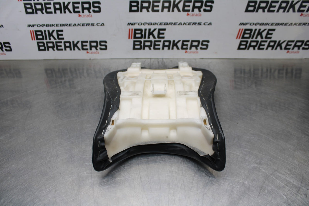 07 SUZUKI GSXR1000 FRONT DRIVERS SEAT PAD SADDLE PILLION BB770