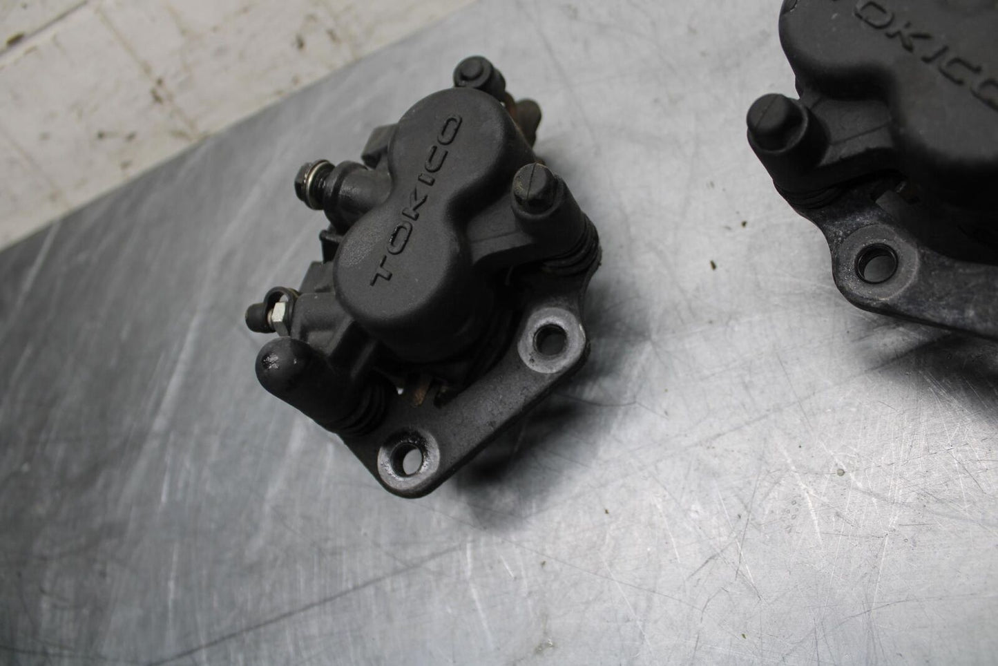 11-14 KAWASAKI VERSYS 650 LE 650C RIGHT LEFT FRONT BRAKE CALIPER SET PAIR BB498