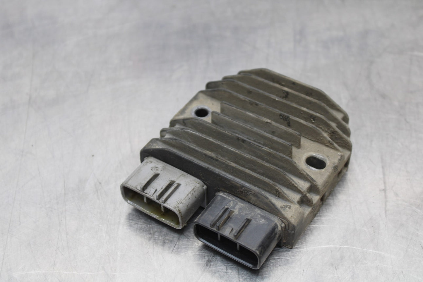 05 TRIUMPH ROCKET III RECTIFIER VOLTAGE REGULATOR BB186