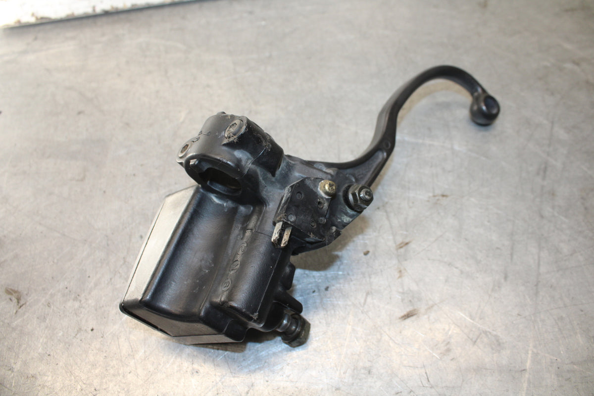 01-06 TRIUMPH TIGER 955I FRONT BRAKE MASTER CYLINDER w/ LEVER  BB693