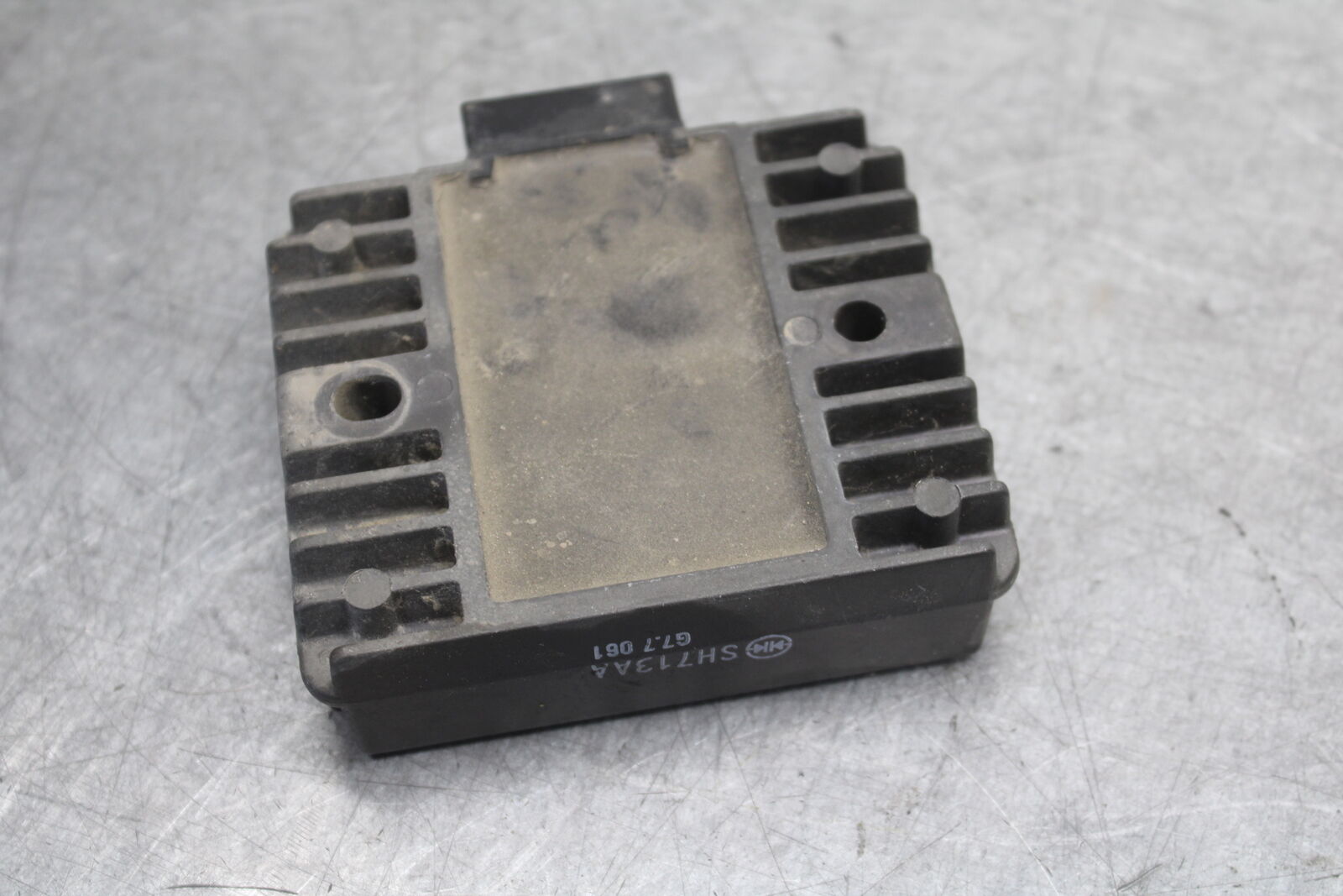 08-09 YAMAHA YZF R6S RECTIFIER VOLTAGE REGULATOR  BB690