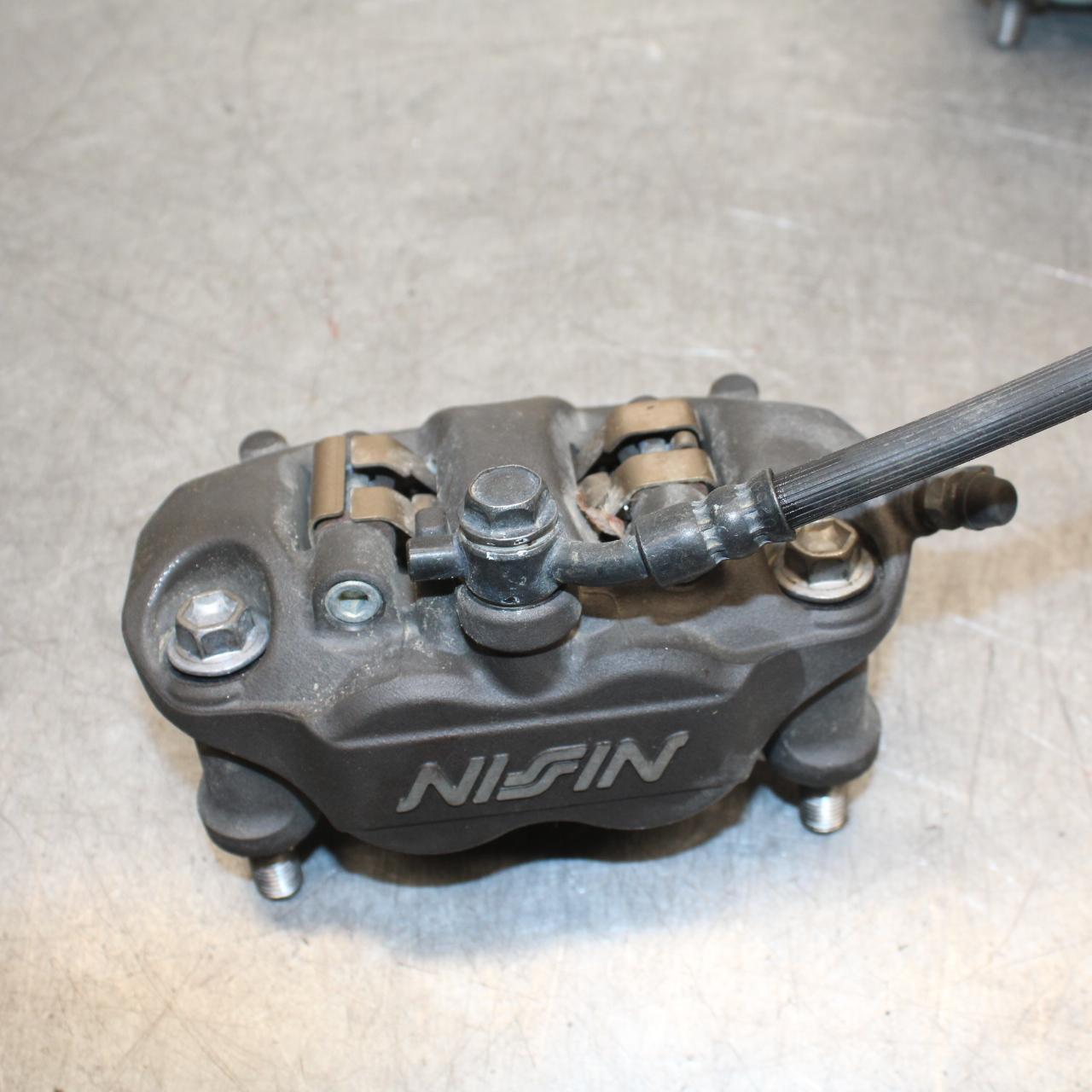 21 KAWASAKI NINJA ZX6R RIGHT LEFT FRONT BRAKE CALIPER SET PAIR CALIPERS BB647