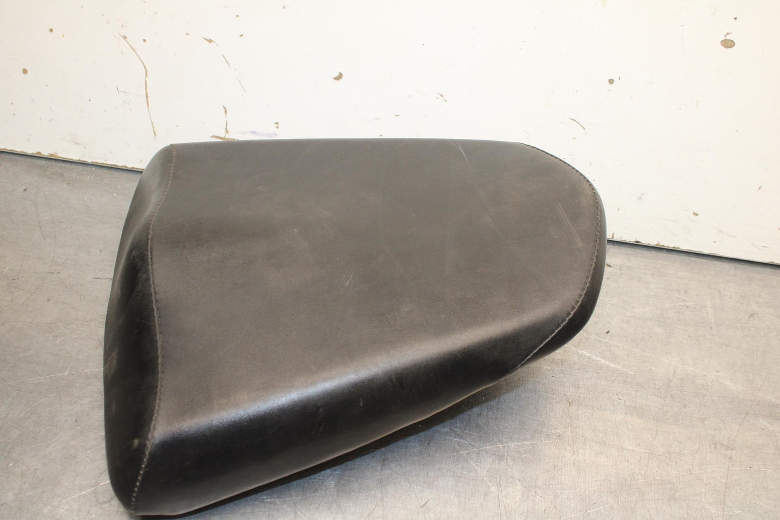 11-19 HONDA CBR125R REAR BACK PASSENGER TANDEM SEAT PAD SADDLE PILLION BB102