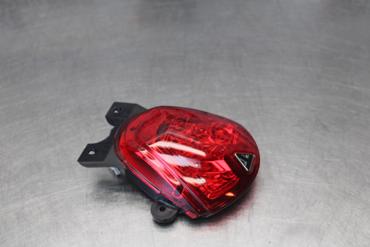 24-26 TRIUMPH DAYTONA 660 REAR TAIL TAILLIGHT BACK BRAKE LIGHT BB01