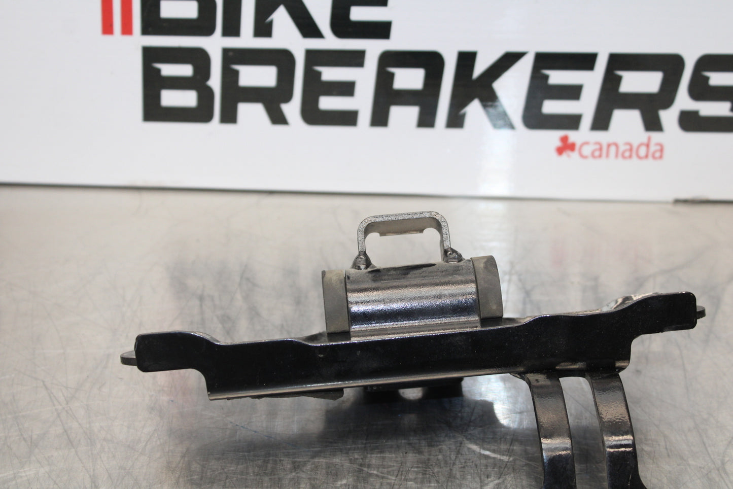 04-05 KAWASAKI NINJA ZX10R GAS TANK FUEL PETROL RESERVOIR BRACKET MOUNT BB163