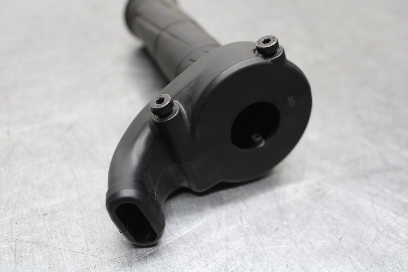 16 KAWASAKI NINJA ZX10R THROTTLE CABLE HOUSING AND TUBE BB650