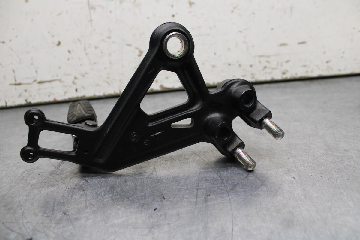 17-24 KTM 390 DUKE LEFT REARSET REAR SET DRIVER FOOT PEG REST STOP BB734