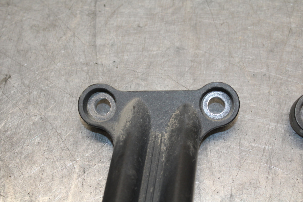 05-06 YAMAHA ROYAL STAR REAR PASSENGER FOOT STEP MOUNT BRACKET BB697