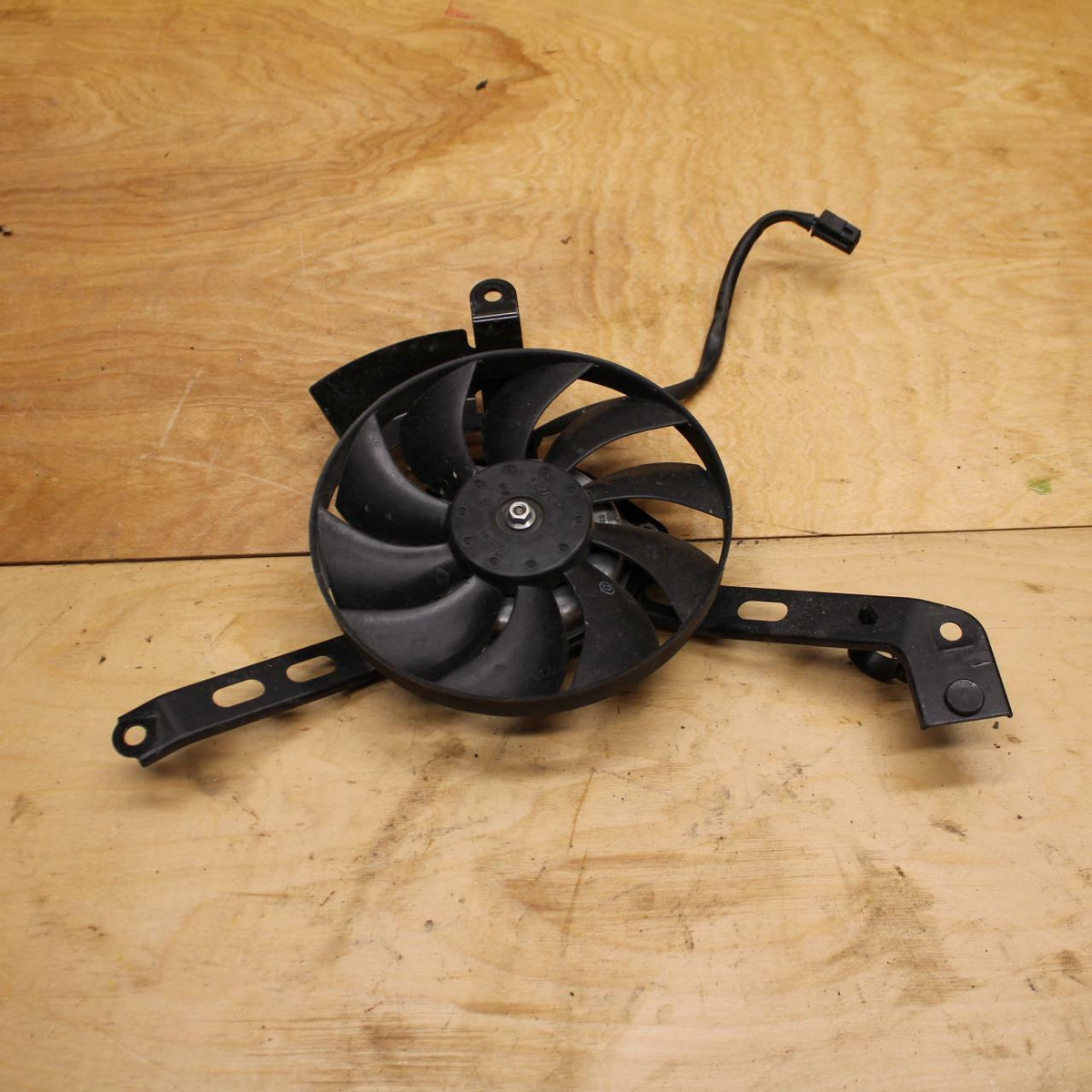 18-21 YAMAHA XSR700 ENGINE RADIATOR COOLING FAN BB323