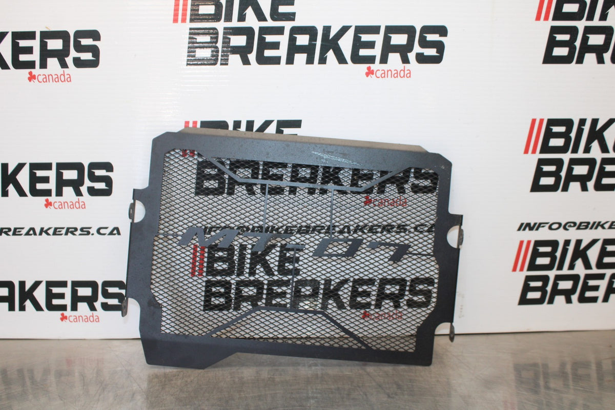 23-24 YAMAHA MT-07 ENGINE RADIATOR COVER GUARD BB194