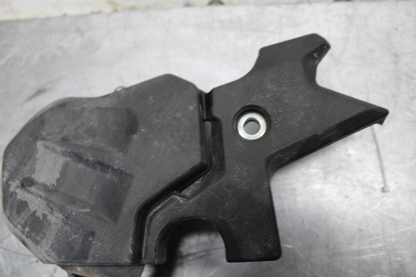 18 KAWASAKI Z 400 ENGINE SPROCKET COVER BB469