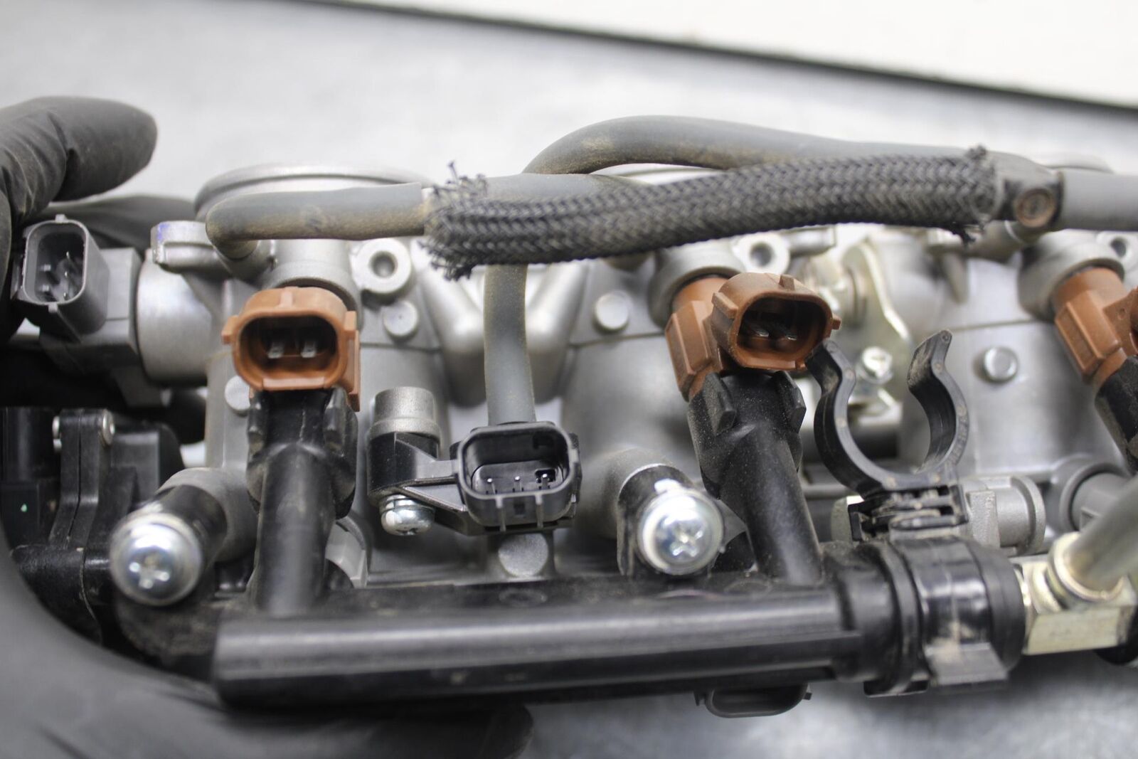 2015 Suzuki GSXR750 MAIN FUEL INJECTORS / THROTTLE BODIES 13406-15J20 BB595