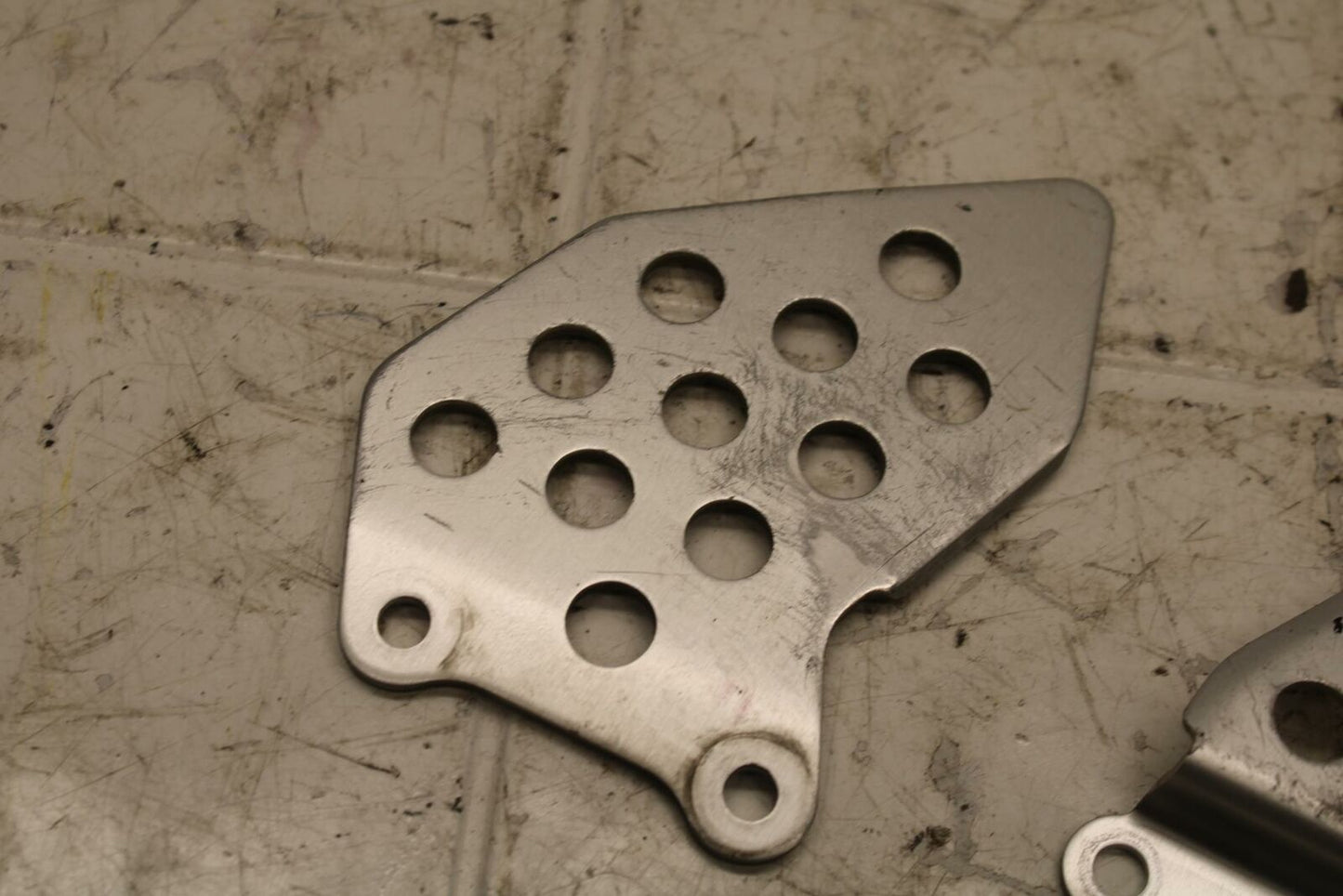 05-06 HONDA CBR600RR LEFT REARSET REAR SET HEEL GUARD COVER BB399 