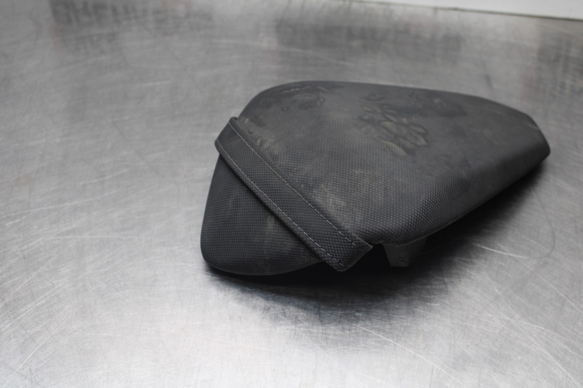 18-26 KAWASAKI Z400 REAR BACK PASSENGER TANDEM SEAT PAD SADDLE PILLION BB852