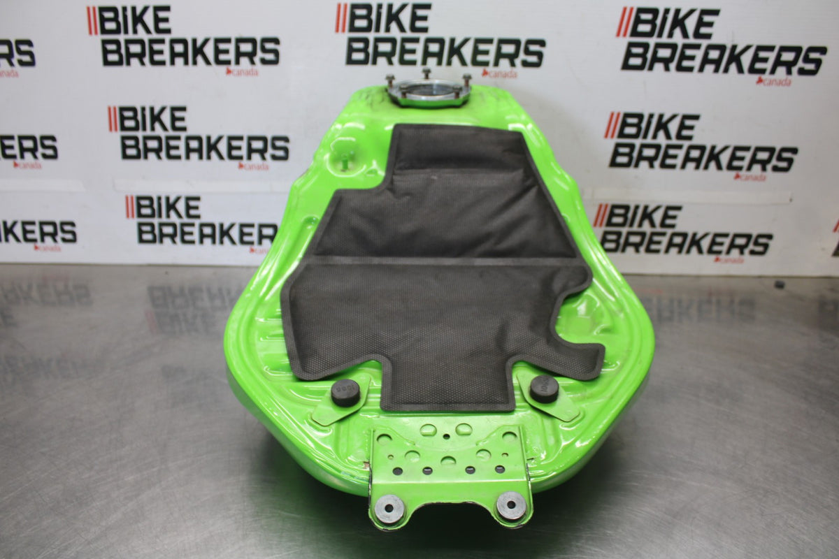 04-05 KAWASAKI NINJA ZX10R GAS TANK FUEL CELL PETROL RESERVOIR BB931