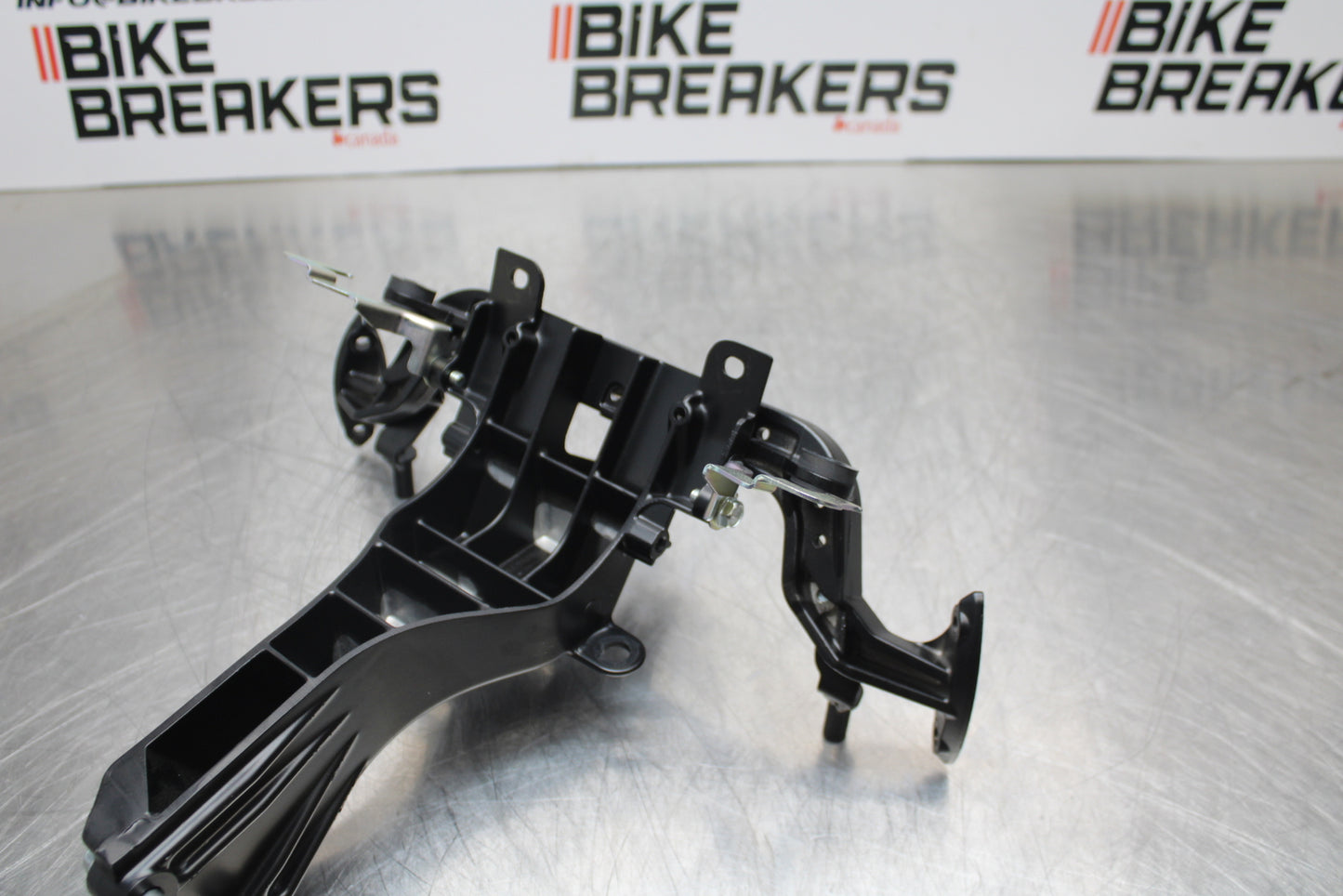 23-24 KAWASAKI NINJA ZX14R NEW!! UPPER FAIRING MIRROR GAUGES STAY BRACKET BB153