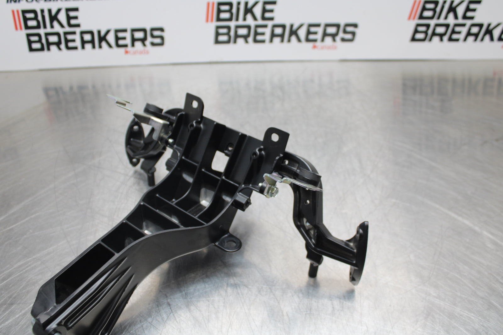 23-24 KAWASAKI NINJA ZX14R NEW!! UPPER FAIRING MIRROR GAUGES STAY BRACKET BB153