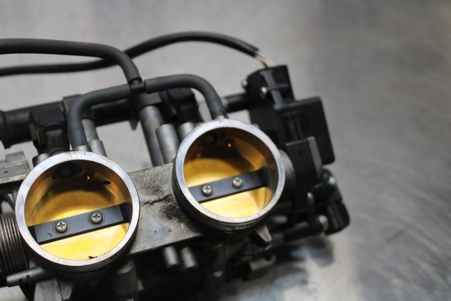 11 SUZUKI GSXR1000 MAIN FUEL INJECTORS / THROTTLE BODIES BB142