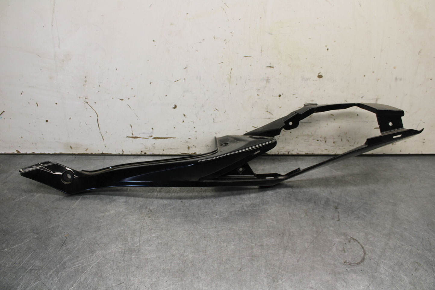 08-10 SUZUKI GSXR750 LEFT REAR BACK TAIL FAIRING COWL SHROUD BB476