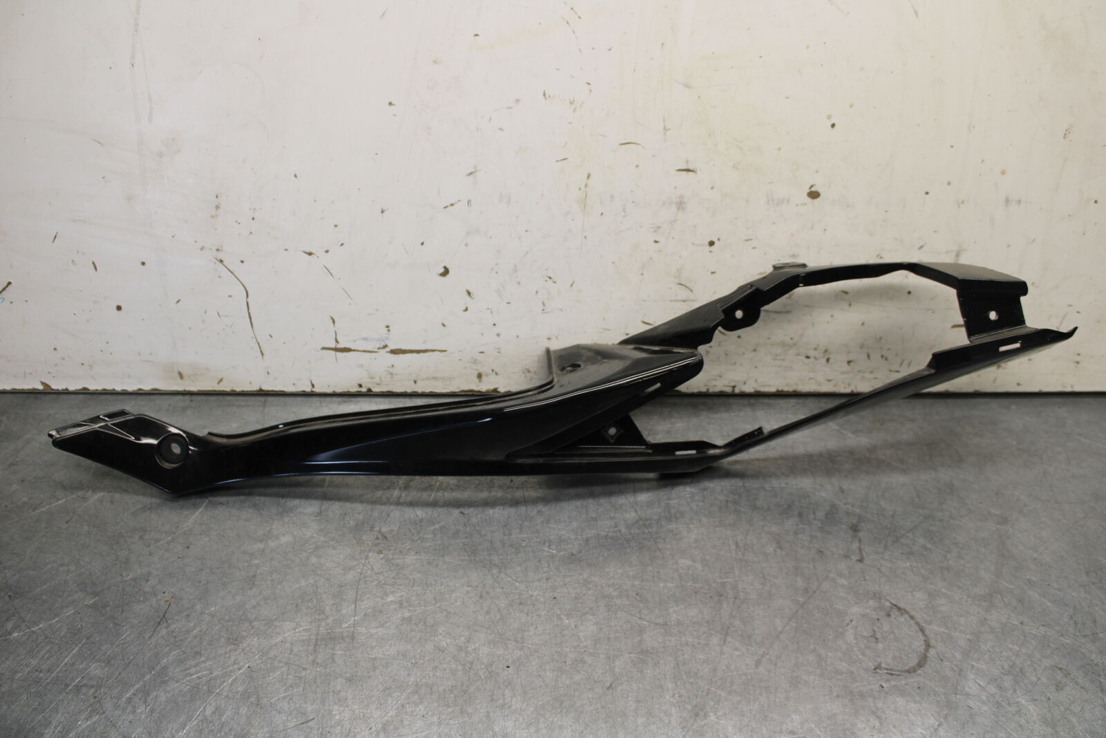 08-10 SUZUKI GSXR750 LEFT REAR BACK TAIL FAIRING COWL SHROUD BB476