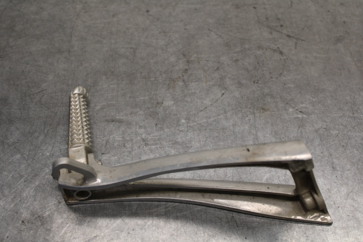 08-09 YAMAHA YZF R6S LEFT REAR BACK PASSENGER PEG  BB690
