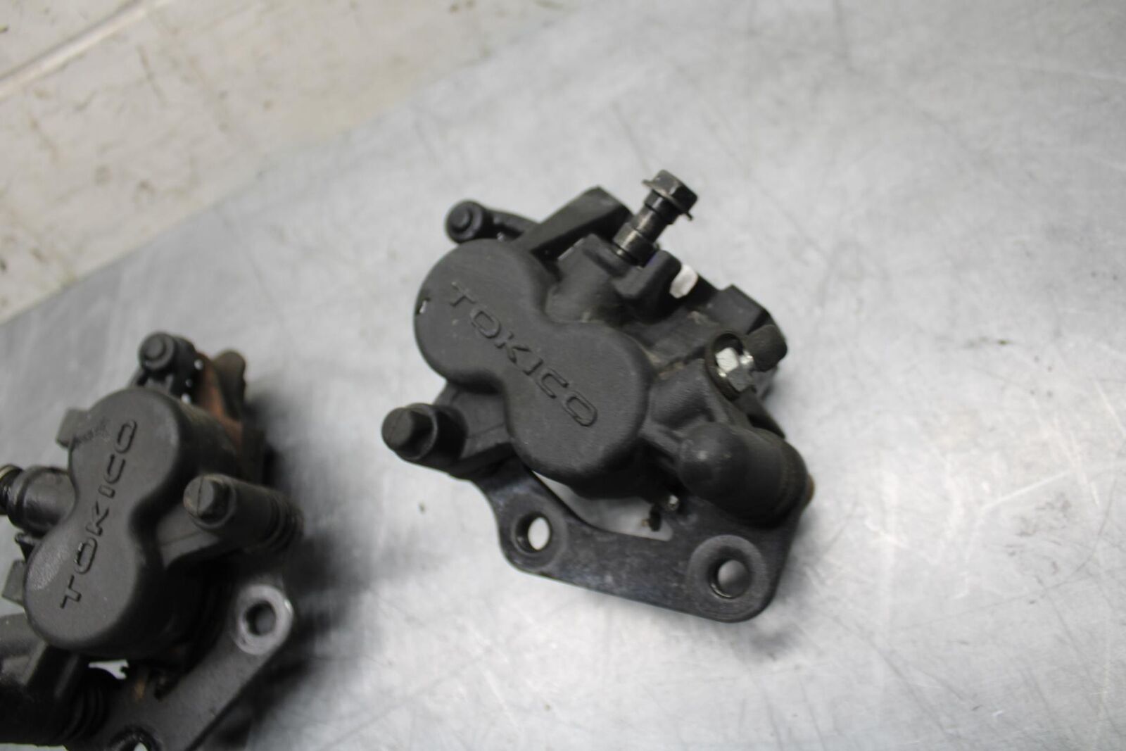 11-14 KAWASAKI VERSYS 650 LE 650C RIGHT LEFT FRONT BRAKE CALIPER SET PAIR BB498