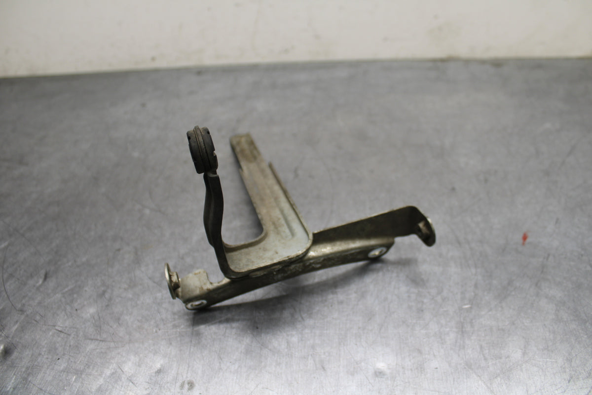 09-11 SUZUKI GSXR1000 OIL COOLER MOUNTING BRACKET MOUNT SUPPORT BB125