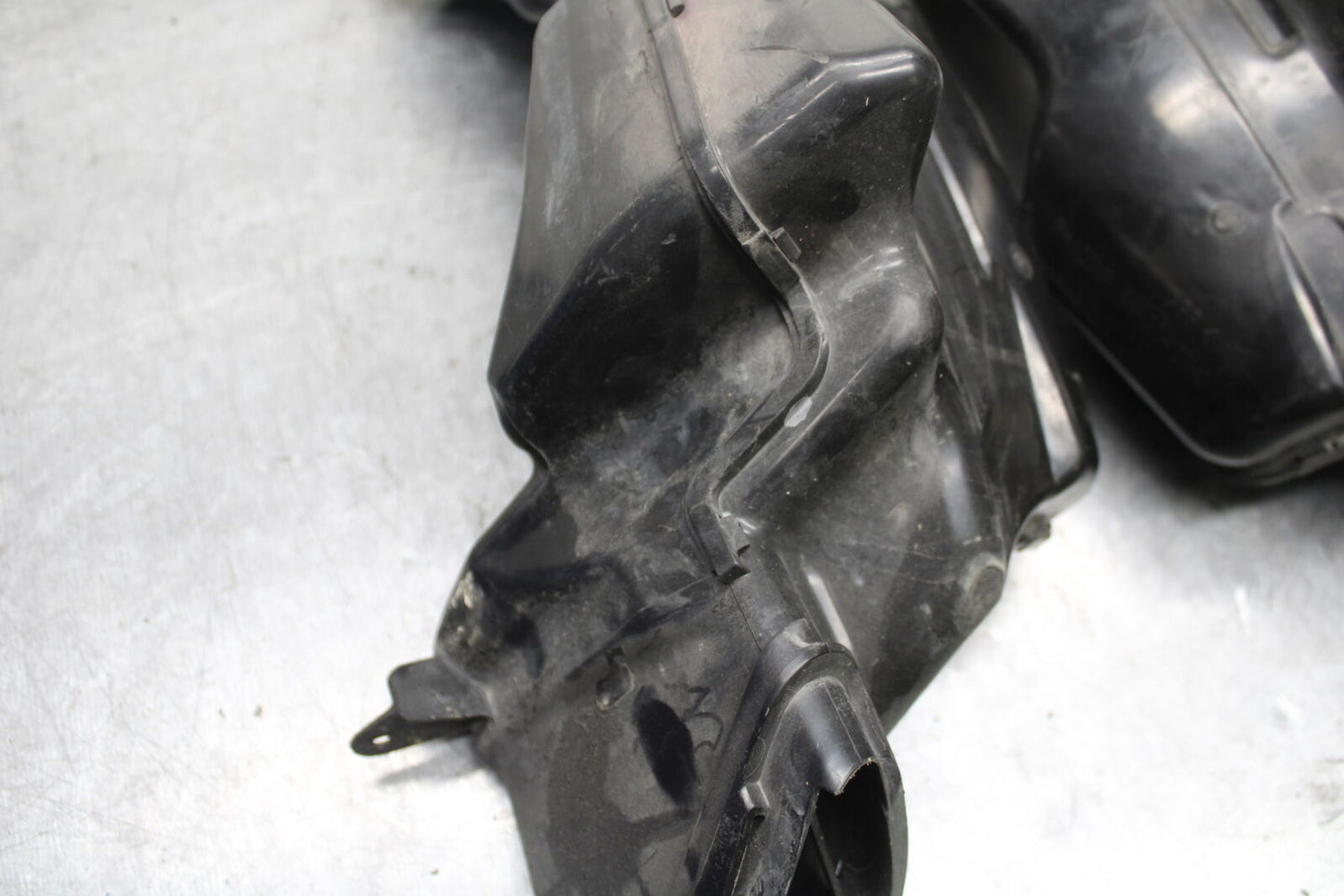 08-09 SUZUKI GSXR600 RIGHT LEFT AIR INTAKE DUCTS BB728