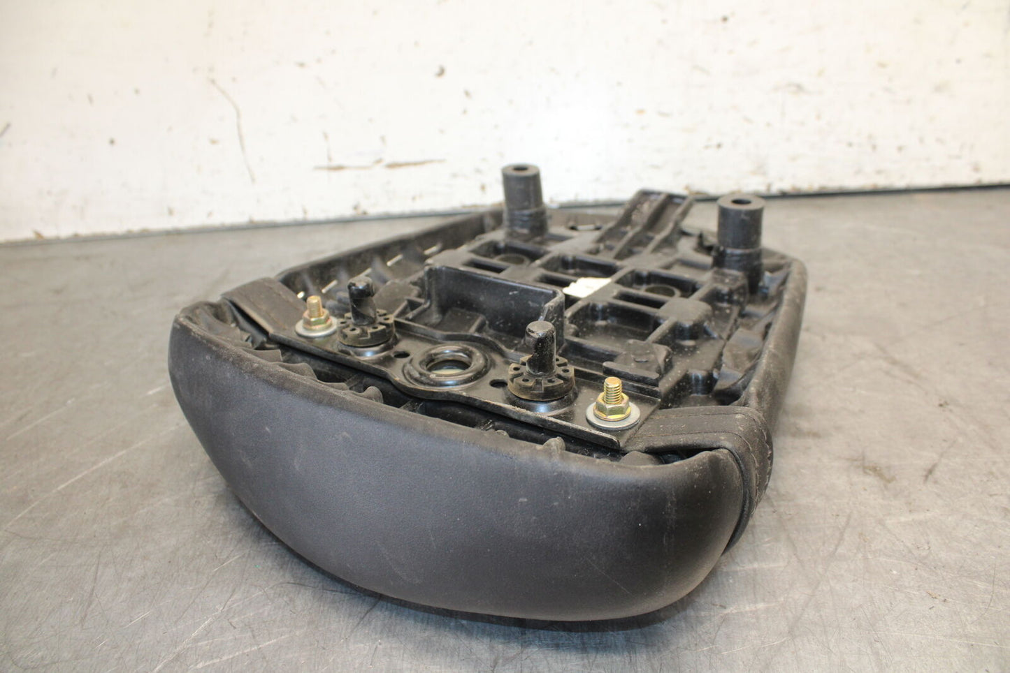 06-07 SUZUKI GSXR 600 REAR BACK PASSENGER TANDEM SEAT PAD SADDLE PILLION BB694