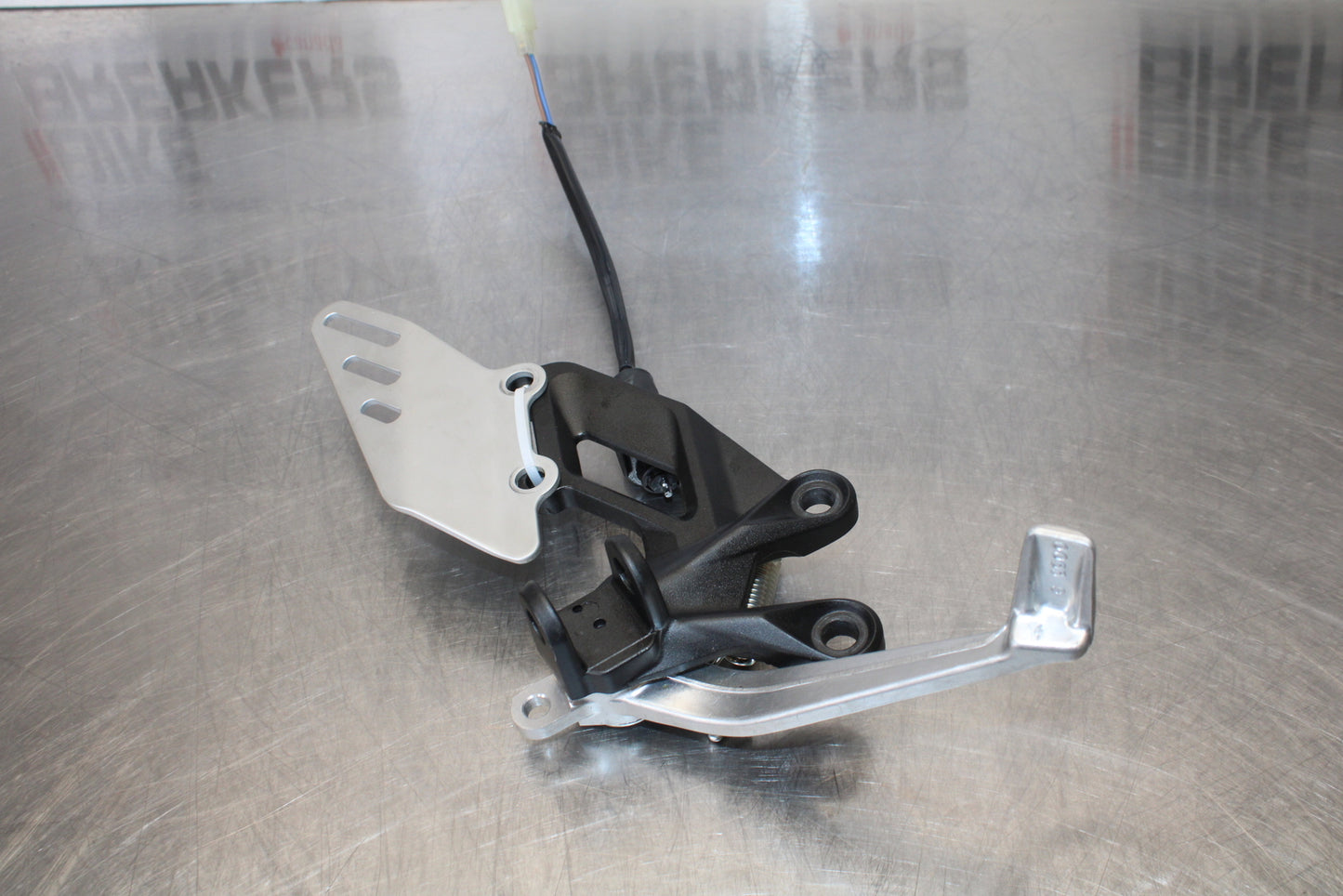 23-24 KAWASAKI NINJA ZX14R RIGHT REARSET REAR SET DRIVER FOOT PEG STOP BB169