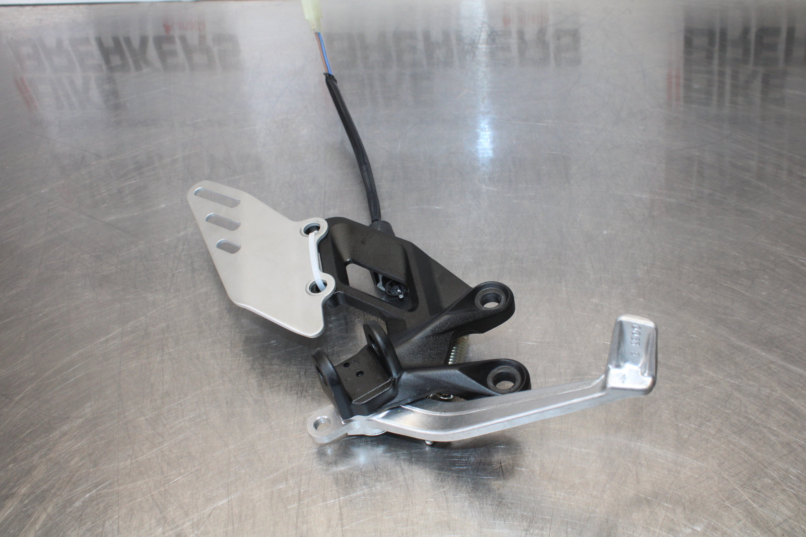 23-24 KAWASAKI NINJA ZX14R RIGHT REARSET REAR SET DRIVER FOOT PEG STOP BB169