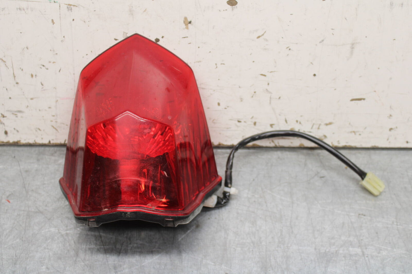 09-15 YAMAHA FZ6R REAR TAIL TAILLIGHT BACK BRAKE LIGHT BB719