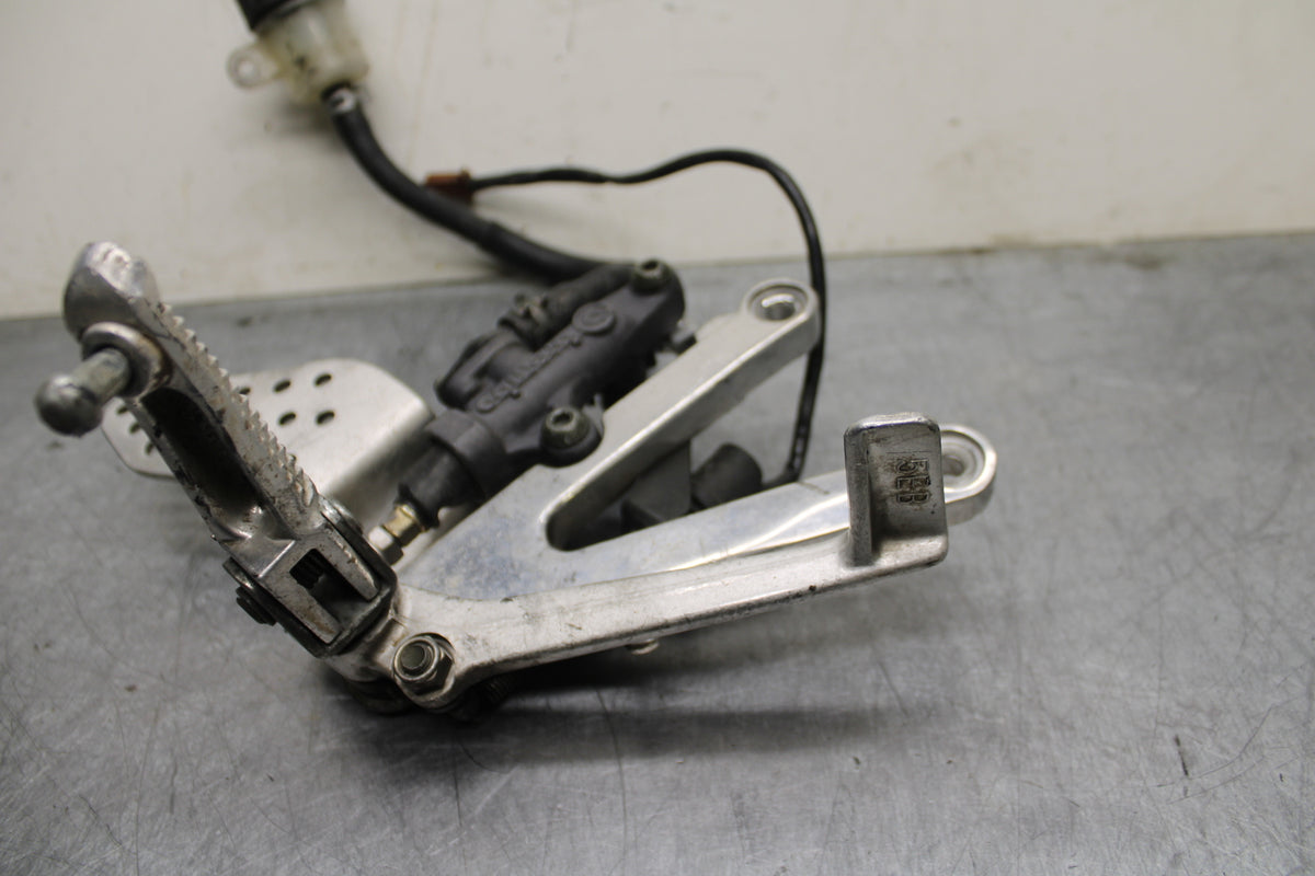 00-01 YAMAHA YZF R1 RIGHT REARSET REAR SET DRIVER FOOT PEG REST STOP BB755