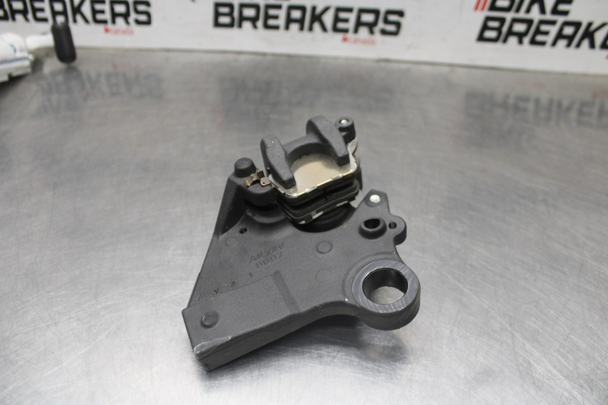 24-25 KAWASAKI NINJA ZX6R REAR BACK BRAKE CALIPER W MOUNT BRACKET BB939