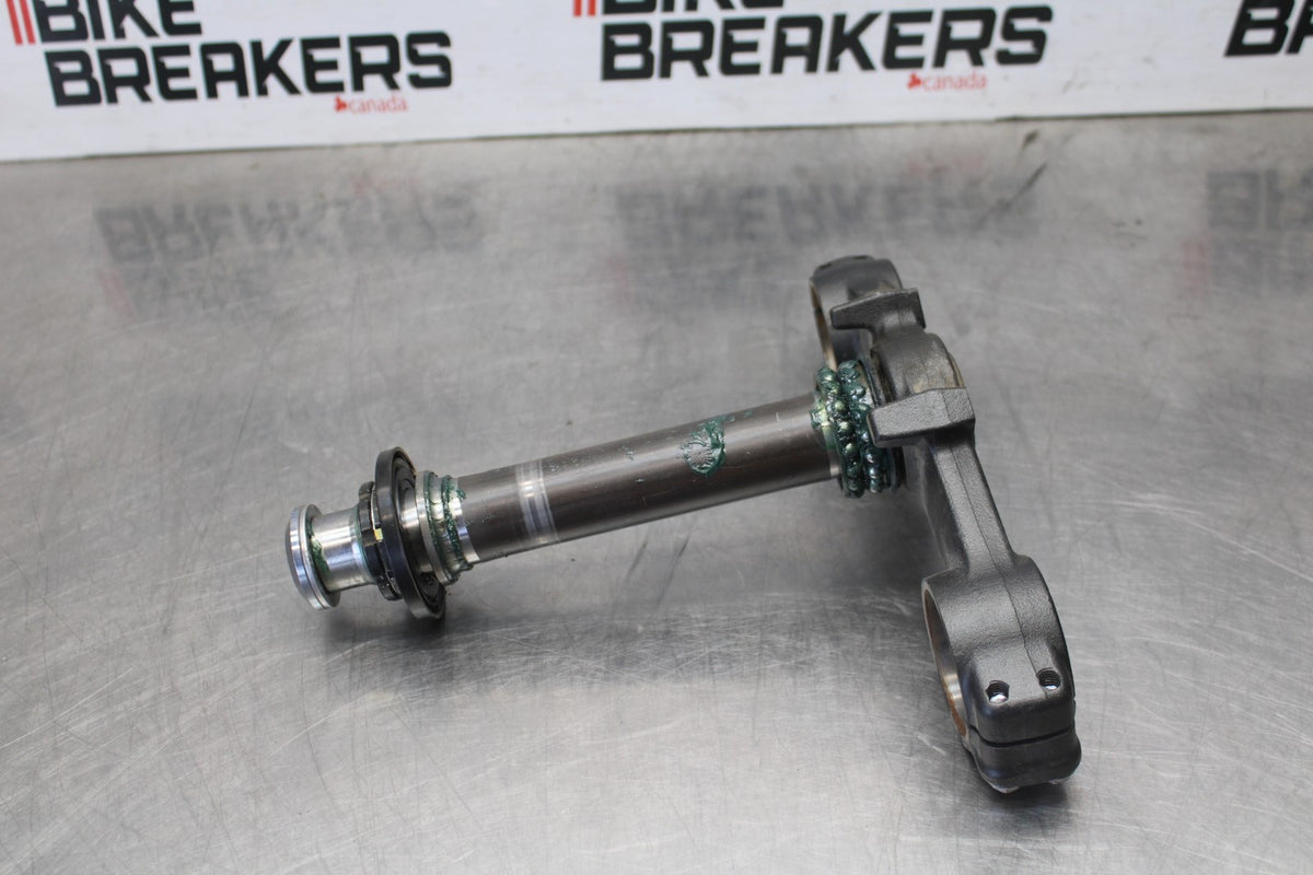 25 KAWASAKI Z900 FRONT FORKS CLAMP LOWER TRIPLE TREE STEM BB928