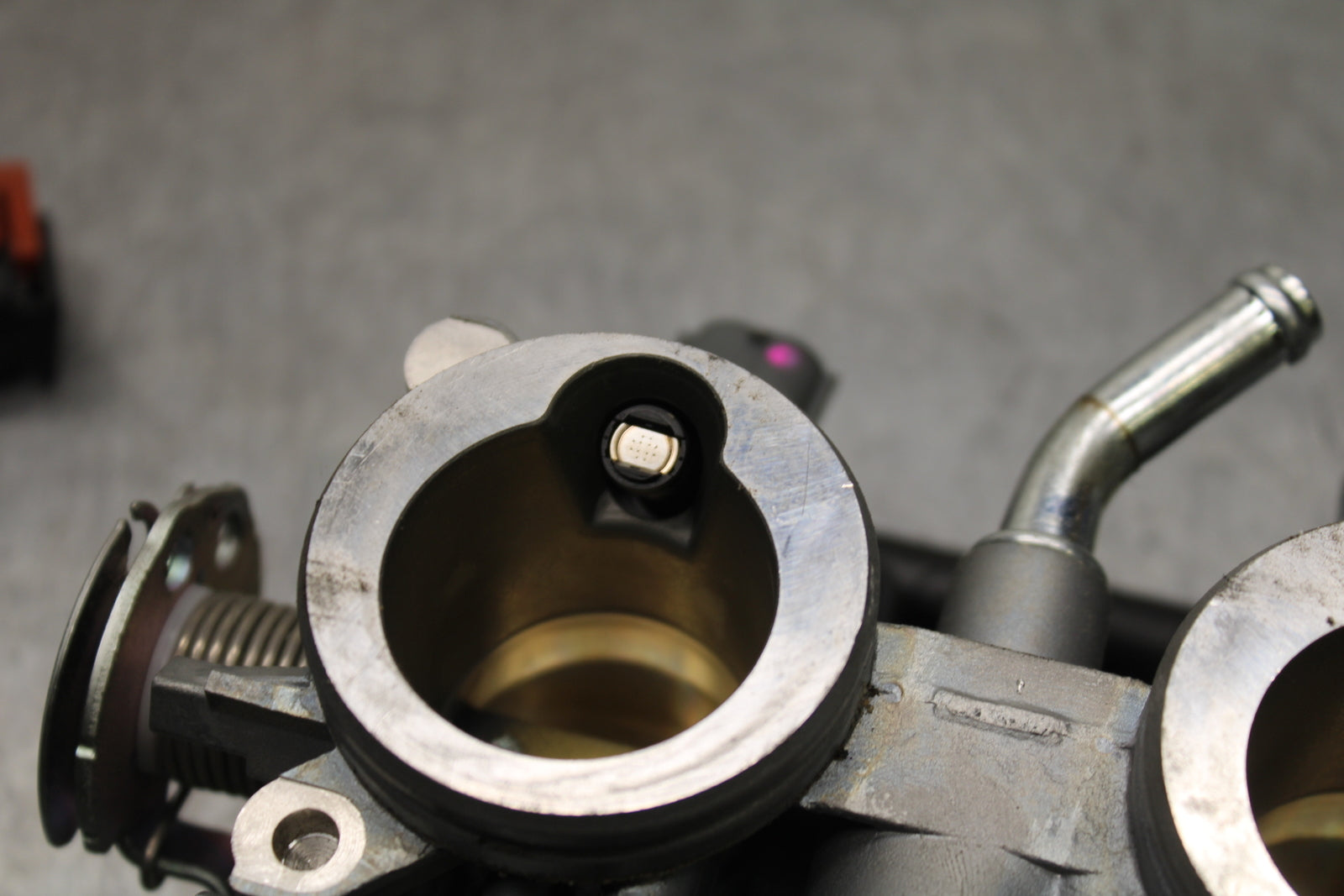 24 KAWASAKI NINJA 500 ABS MAIN FUEL INJECTORS / THROTTLE BODIES BB730