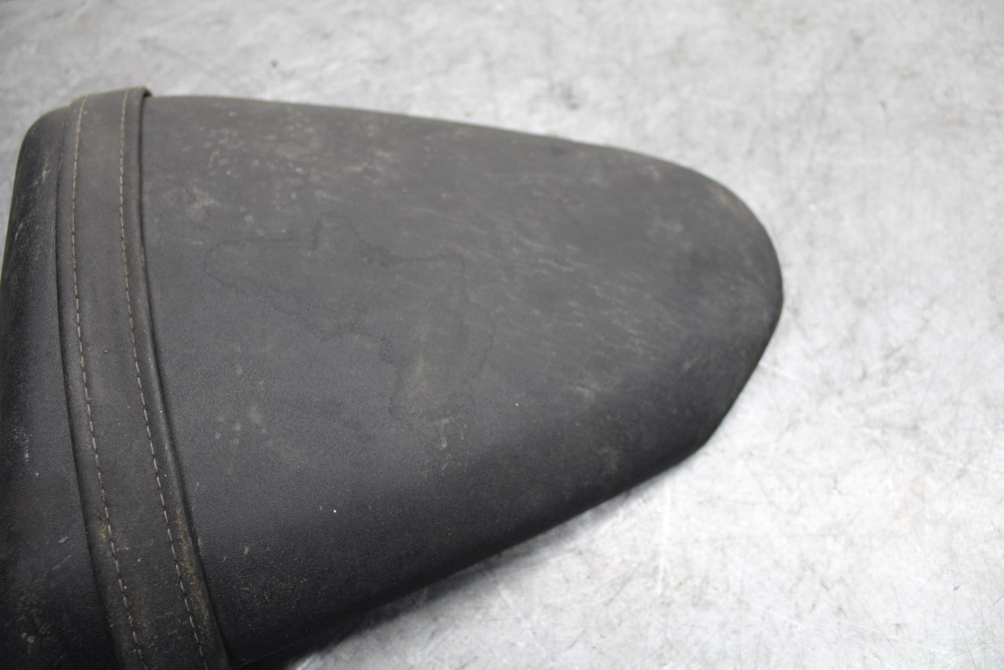 2009 Kawasaki Ninja ZX6R ZX600R REAR BACK PASSENGER TANDEM SEAT PAD SADDLE BB538