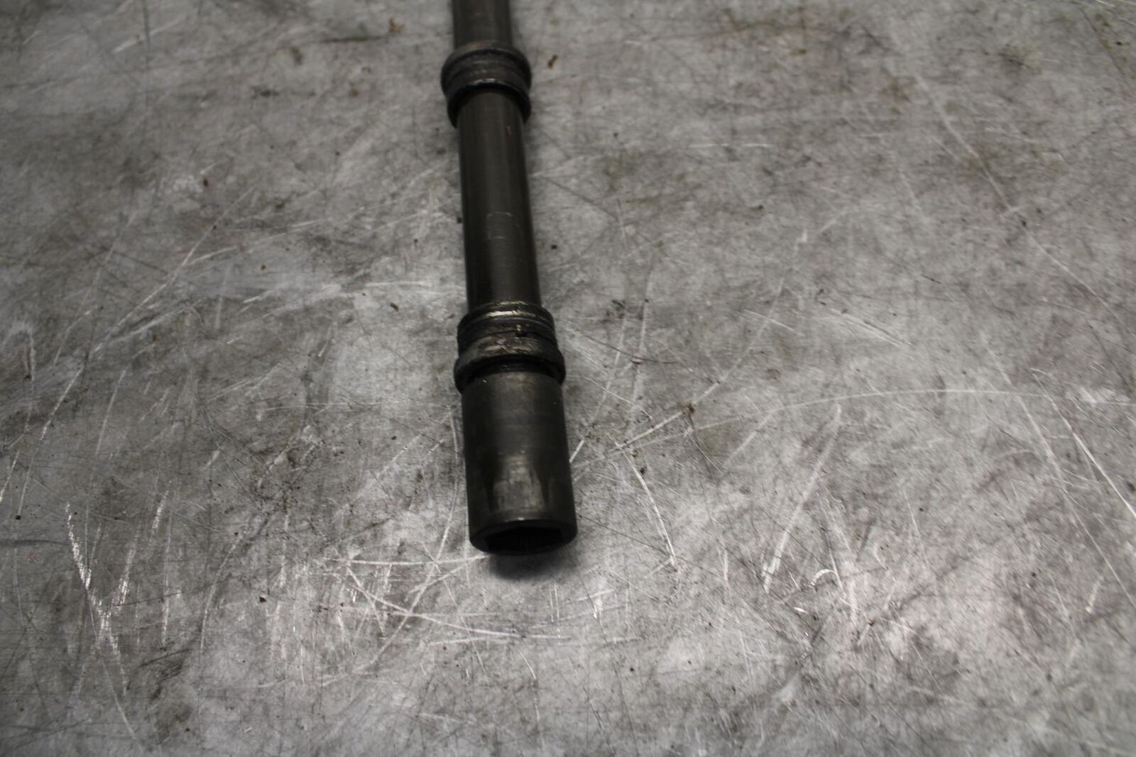 2002 Yamaha YZF R6 FRONT WHEEL RIM AXLE PIVOT BOLT 4XV-25181-00-00 BB545