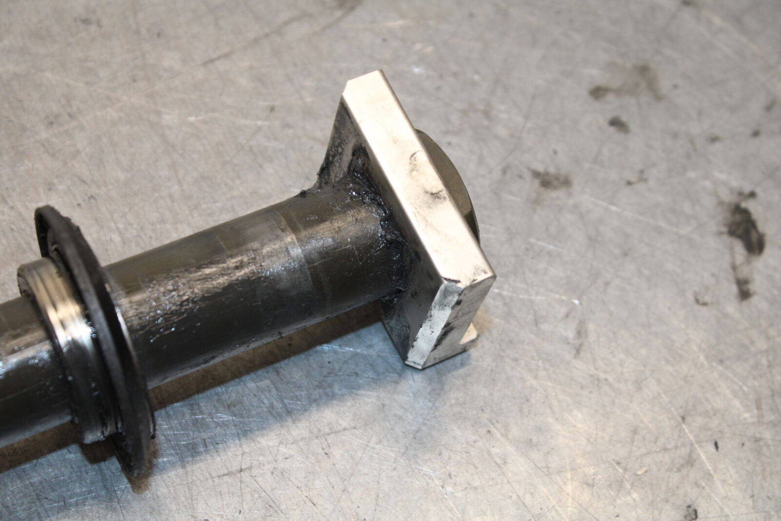 04-06 YAMAHA YZF R1 FRONT WHEEL RIM AXLE PIVOT BOLT 2C0-25181-00-00 BB659