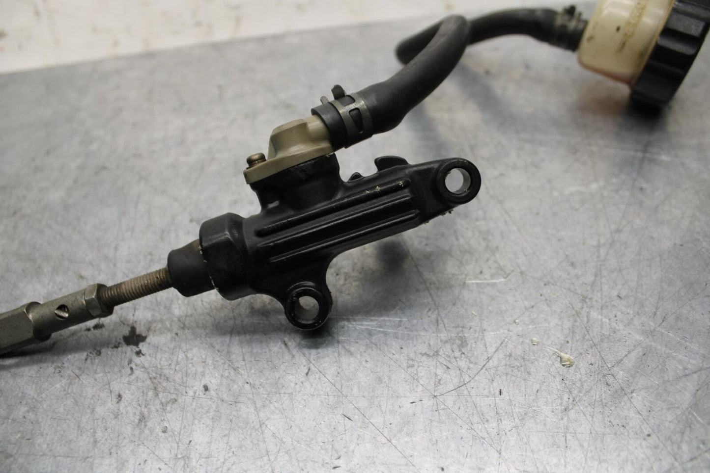 89-90 YAMAHA FZR600 REAR  BRAKE MASTER CYLINDER W RESERVOIR 1WG-25850-50-00 BB76