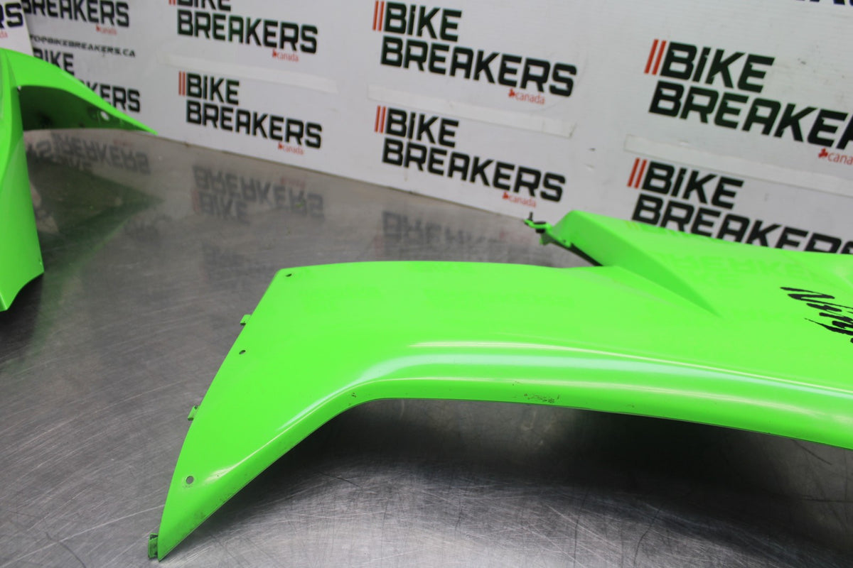 08 KAWASAKI NINJA ZX10R RIGHT MID UPPER SIDE FAIRING COWL PLASTIC BB902