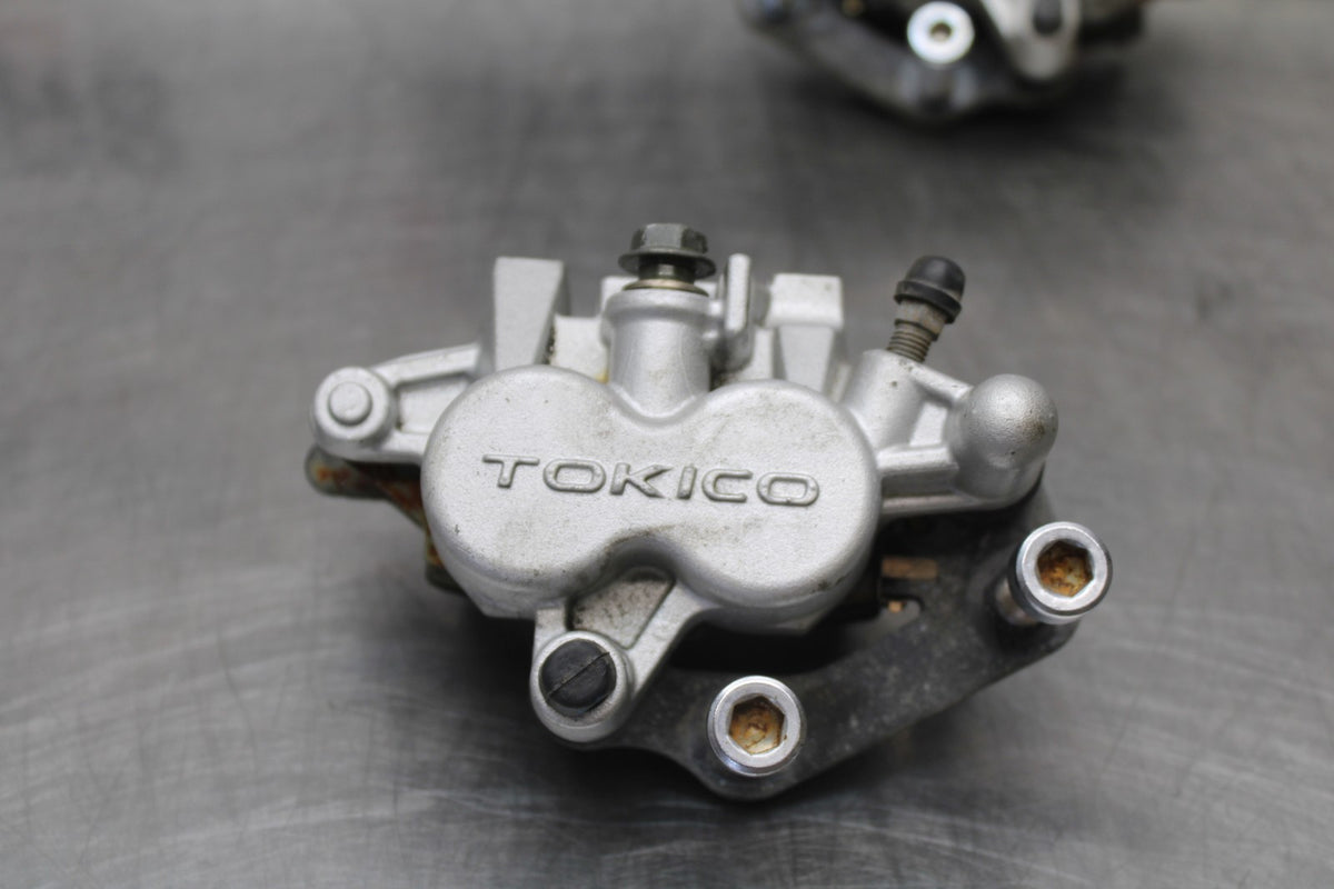 05-09 SUZUKI BOULEVARD C90 RIGHT LEFT FRONT BRAKE CALIPER SET PAIR BB918