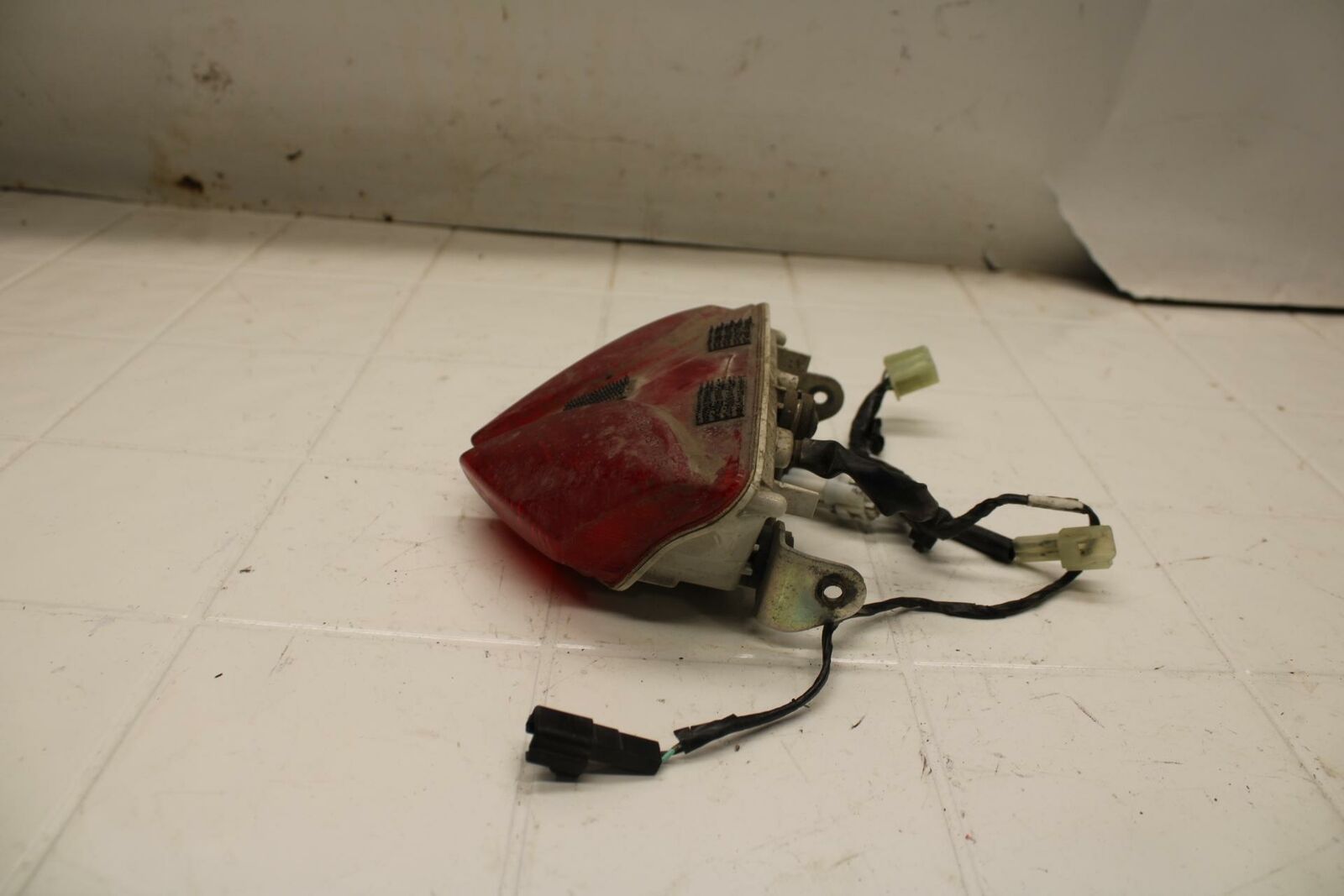 08-10 SUZUKI GSXR750 REAR TAIL TAILLIGHT BACK BRAKE LIGHT BB396